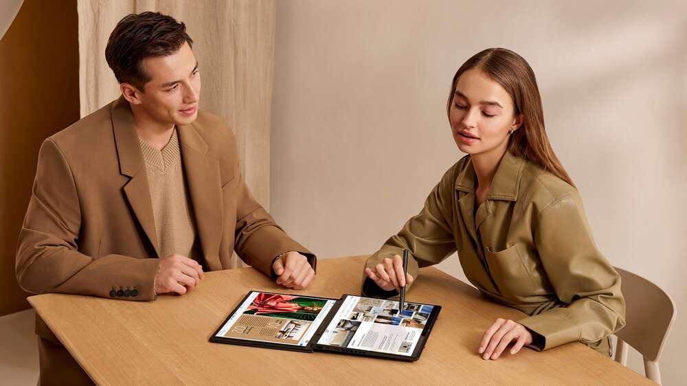 Asus Zenbook Duo -kannettavassa on kaksi 14 tuuman OLED-näyttöä