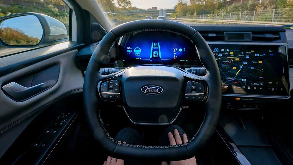 Ford toi handsfree-ajon Suomeen, mutta lysti maksaa 25 euroa kuukaudessa – täällä sillä saa ajaa
