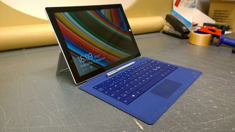 Arvostelussa Microsoftin Surface Pro 3, Type Cover ja lataustelakka