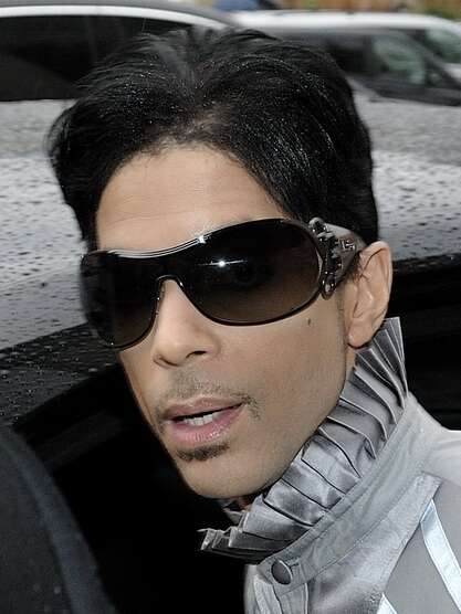 Prince haastamassa Facebook-fanejaan oikeuteen 22 miljoonan dollarin edestä