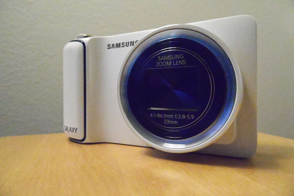Testissä Android-pokkari Samsung Galaxy Camera