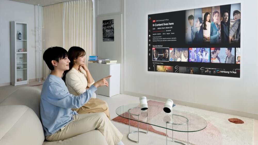 Samsung julkisti The Freestyle+ -projektorin parannetulla kirkkaudella ja laajemmilla ominaisuuksilla