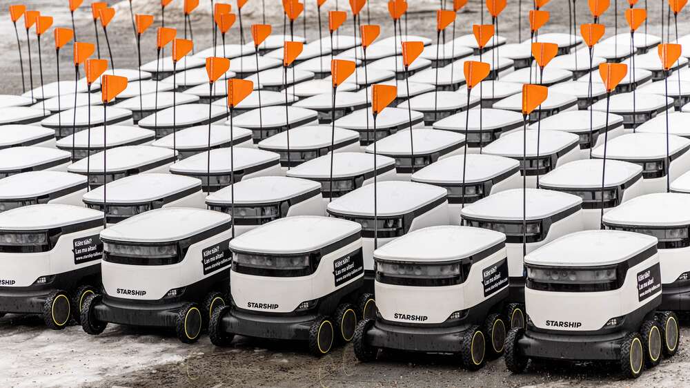 Uudet kuljetusrobotit herättäneet kysymyksiä - Sovelletaan jalankulkijan liikennesääntöjä, mutta suojatielle pyrkivää robottia ei tule väistää
