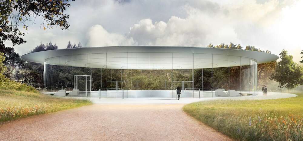 Applen ensimmäinen lehdistötilaisuus uudessa päämajassa alkoi Steve Jobsin puheella