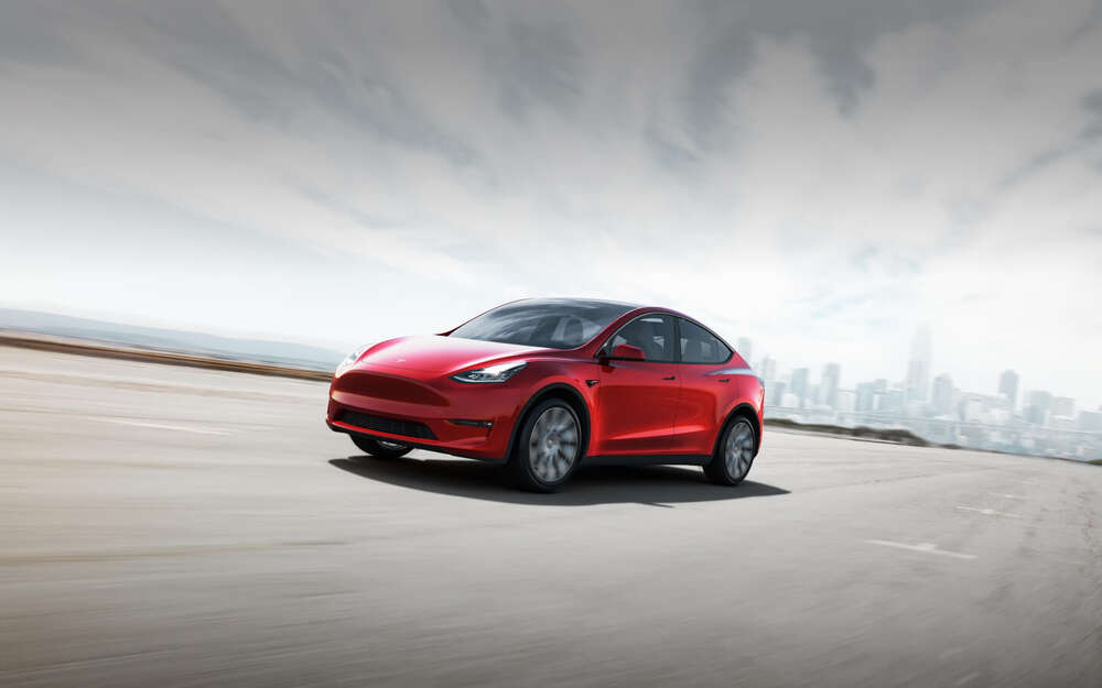 Tesla aloittaa uuden automallin tuotannon puoli vuotta etuajassa