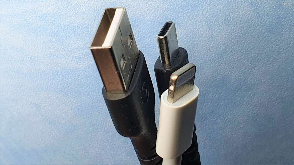 USB-C pakolliseksi liitännäksi puhelimiin, tabletteihin ja kuulokkeisiin vuonna 2024