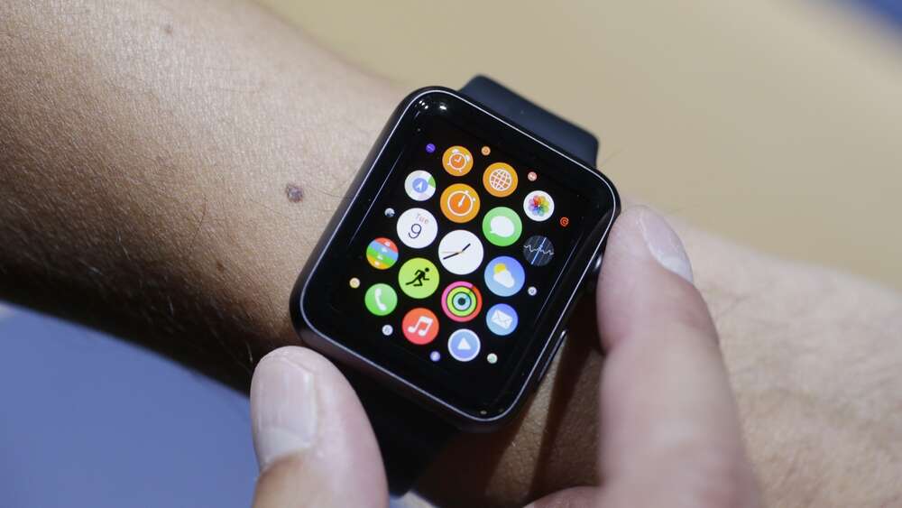 Ensimmäisiä sakkoja jaetaan Apple Watchin käytöstä ajaessa