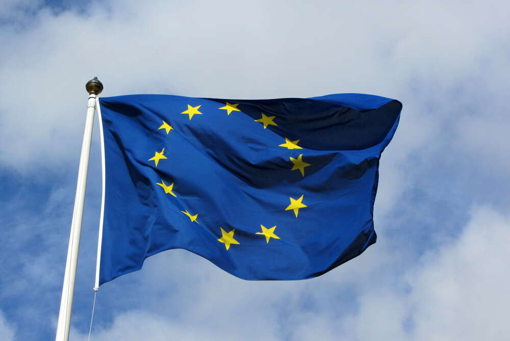 EU: Kaikille laittelle 2 vuoden pakollinen takuu, korjauksille 12 kuukauden takuu