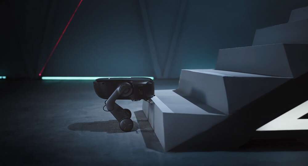 Roborock julkaisi robotti-imurin, joka kiipeää portaita pitkin - ja samalla siivoaa portaat