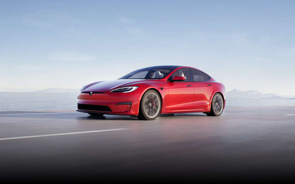 Teslan 2021 malleissa ei ole enää suuntavilkun vipua ja auto päättää itse mennäänkö eteenpäin vai taaksepäin