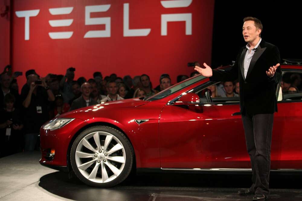 Elon Musk paljasti mitä Apple maksaa Teslan työntekijöistä