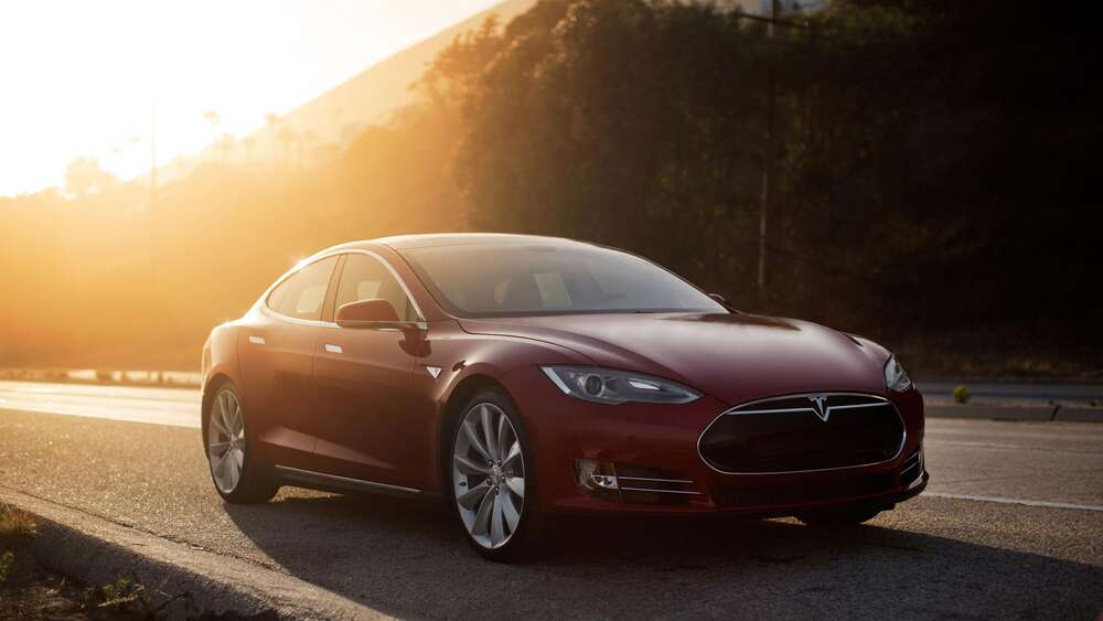 Tesla-sähköauto on yksi maailman turvallisimmista – harva pystyy samaan