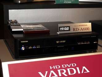 Toshibalta HD DVD -tallennin 600 gigatavun kiintolevyllä