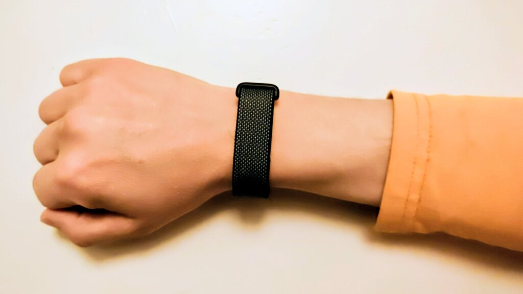 Arvostelussa t�m�n hetken hypetetyin kapistus, Ourankin haastava Googlen uusi n�yt�t�n aktiivisuusranneke, Fitbit Air