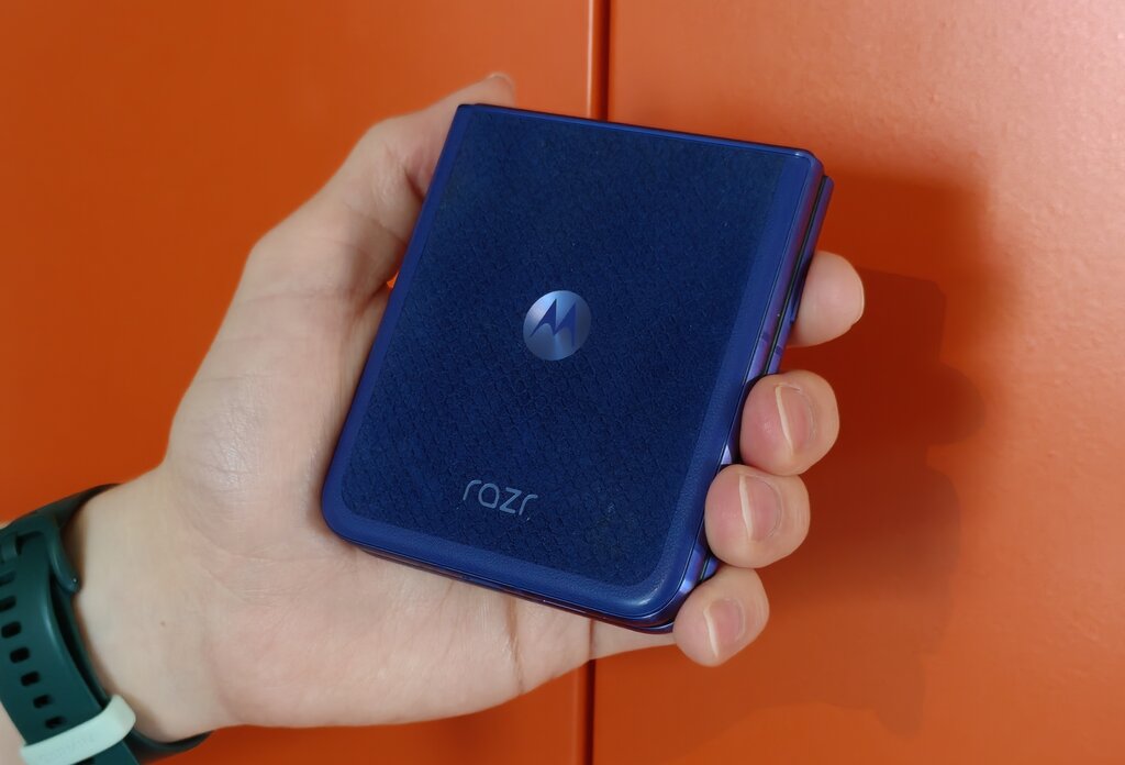 Motorola Razr 70 Ultra arvostelu - moderni simpukkapuhelin on iloinen yllätys