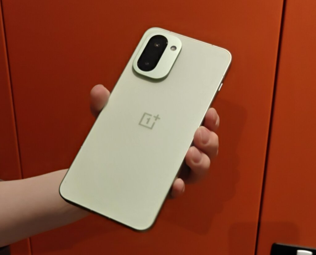 Arvostelussa se melkein lippulaivamalli, OnePlus 15R - hurja akkukesto, mutta kamerat ovat pettymys