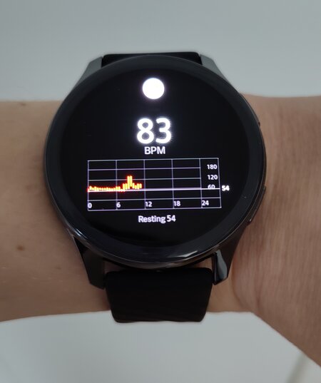 OnePlus Watch showing heart rate data