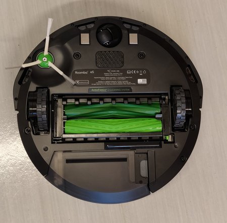 Roomba e5, bottom