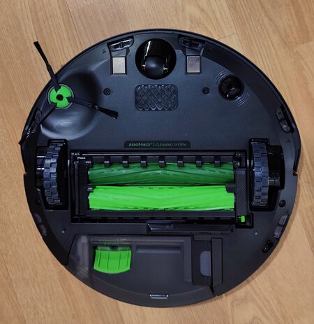 Roomba j7+ pohjasta
