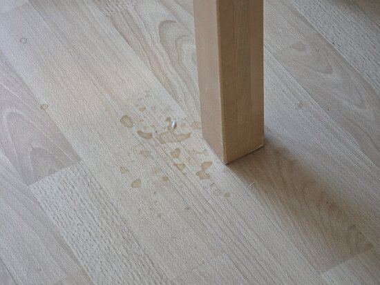 Kahviläiskiä ennen moppauksen