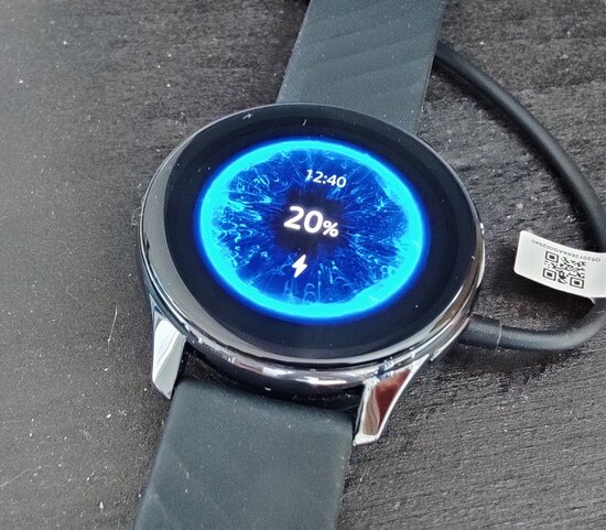 OnePlus Watch charging