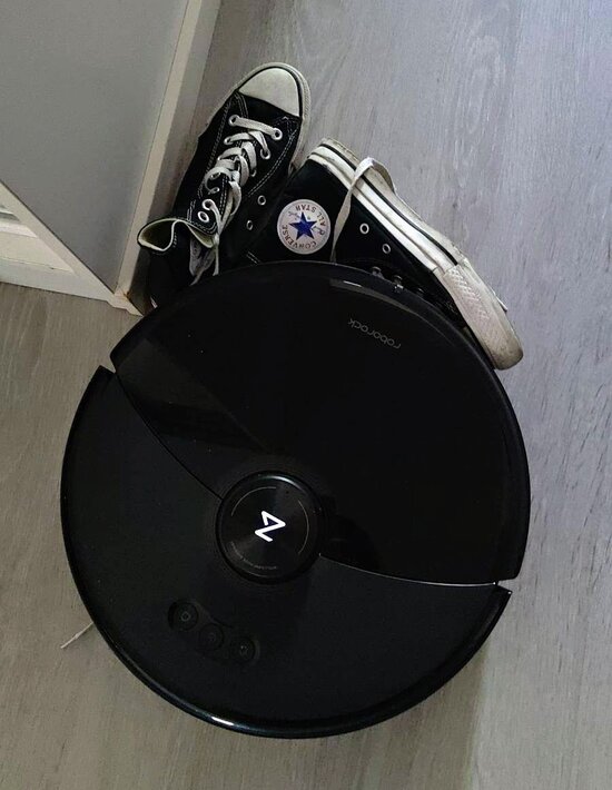 Converse shoes eaten by the robot