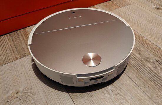 Roborock Saros 10 from a high angle