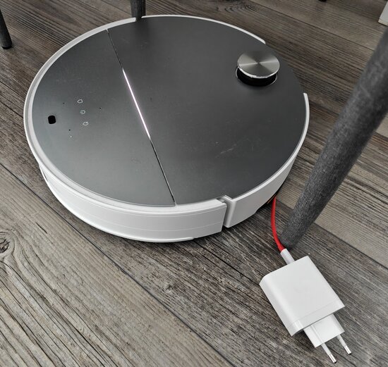 Roborock Saros 10 has eaten a phone charger