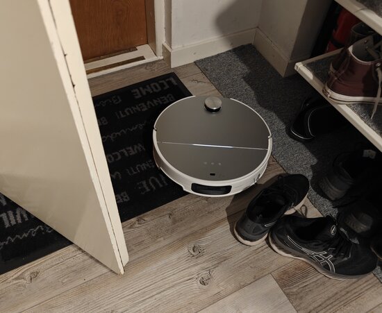 Saros 10 is stuck behind the hallway door