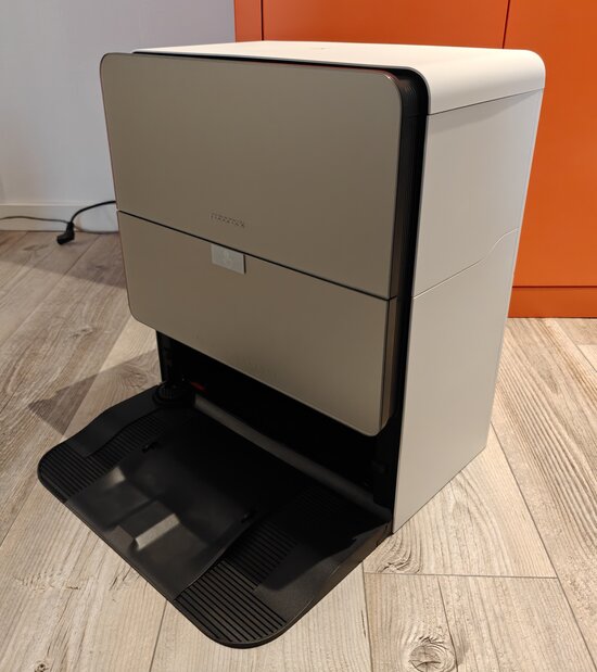 Roborock Saros 10 charging dock