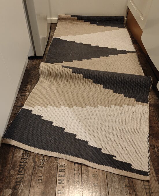 Ruffled rug