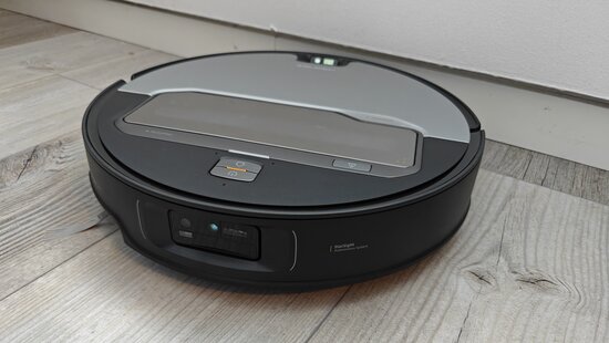 Roborock Saros Z70 side view