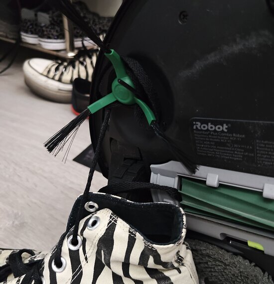 Roomba on syönyt kengännauhan