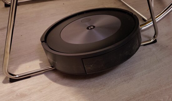 Roomba j7+ ei lopulta pärjännyt Ikean tuolille