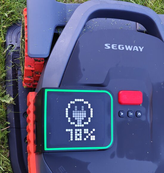 Segway Navimow X3:n päällä oleva matriisinäyttö