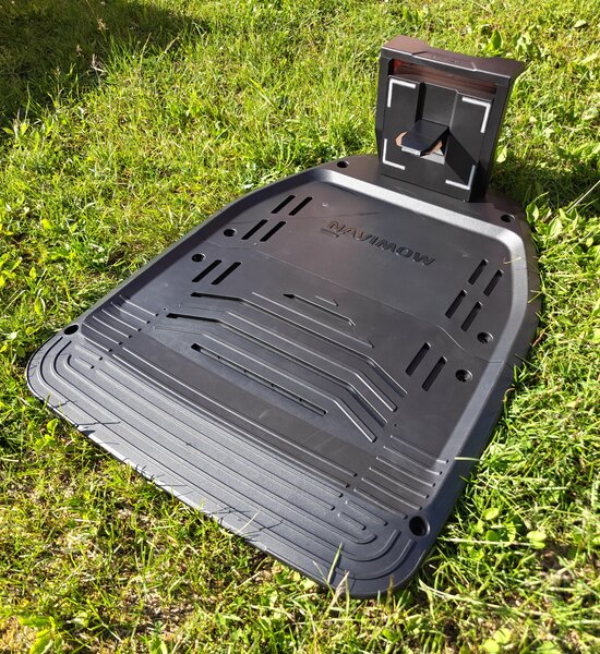 Segway Navimow X3:n telakka, edestä kuvattuna