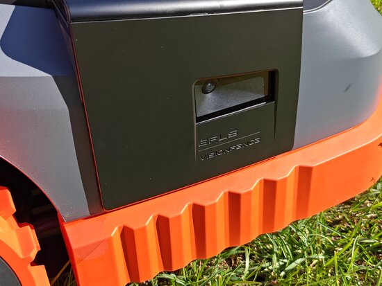 Segway Navimow X3:n sivulla oleva kamera