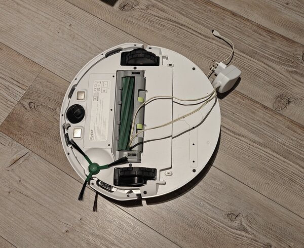 Roomba 205 DustCompactor on syönyt laturin johdon