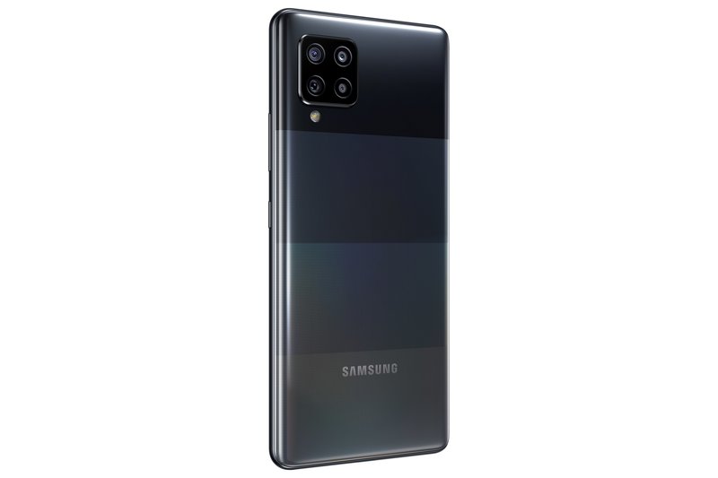 Galaxy A42 5G mustassa värissä