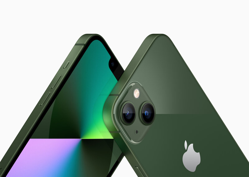 iPhone 13 vihreässä värissä
