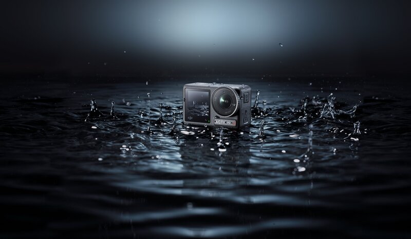 DJI Osmo Action 4 toimintakamera veden ympäröimänä