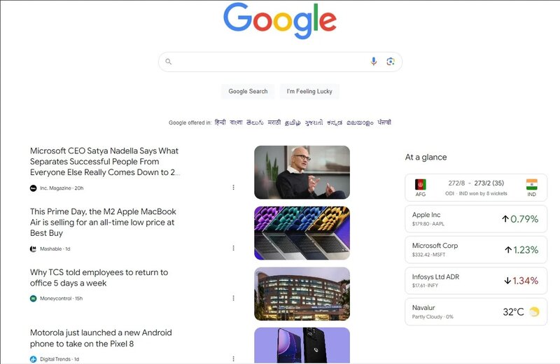 Google Haun etusivu jossa näkyy uutisia Google Discover -näkymässä