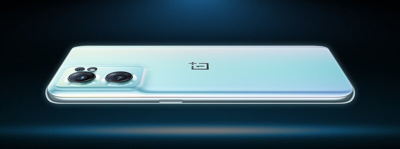 OnePlus Nord CE 2 5G sinisessä Bahama Blue värissä takaa