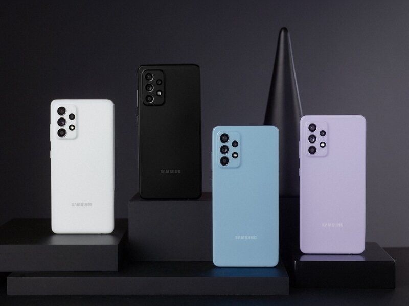 Galaxy A52 5G eri väreissä