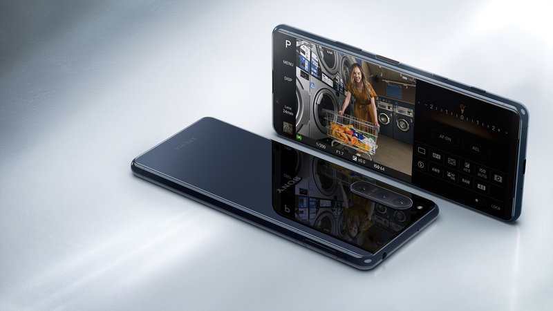 Xperia 5 II puhelin mustassa värissä