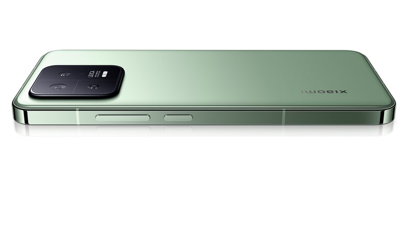 näyttö alaspäin, sivusta kuvattu vihreä Xiaomi 13