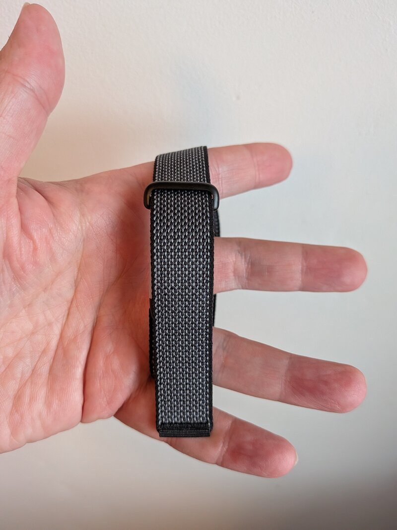 Fitbit Air sormien yli levitettyn�