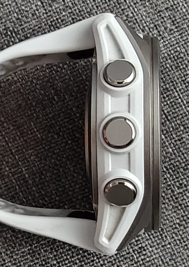 Garmin Fenix 8, kolmen napin kylki