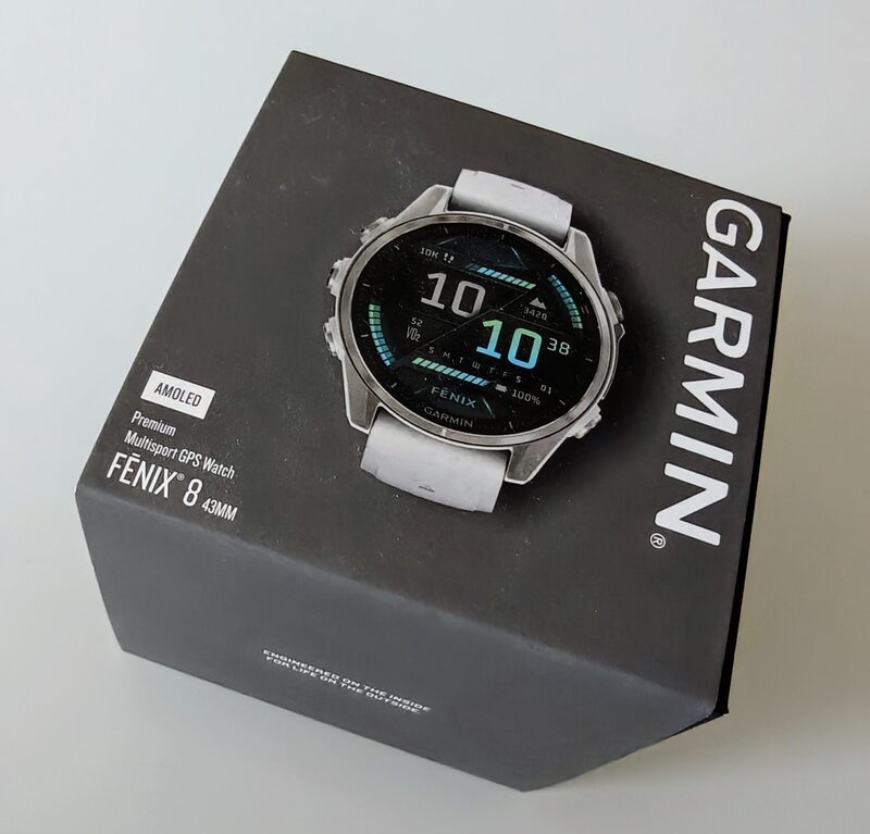 Garmin Fenix 8, AMOLED-version myyntipakkaus