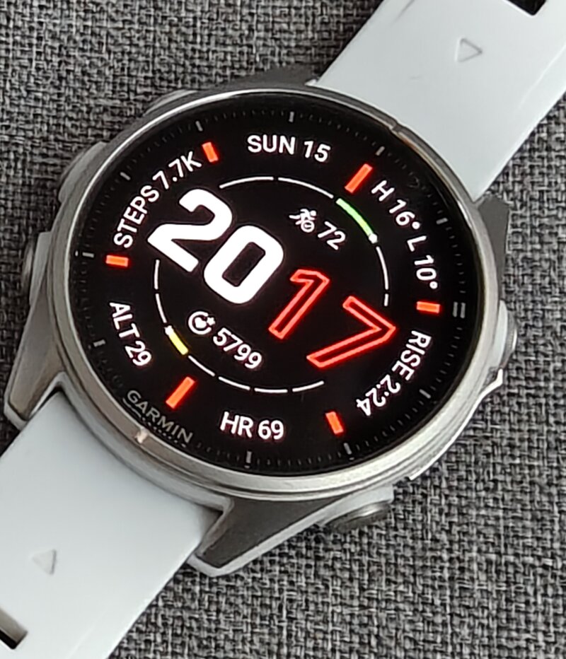 Fenix 8:n näyttö